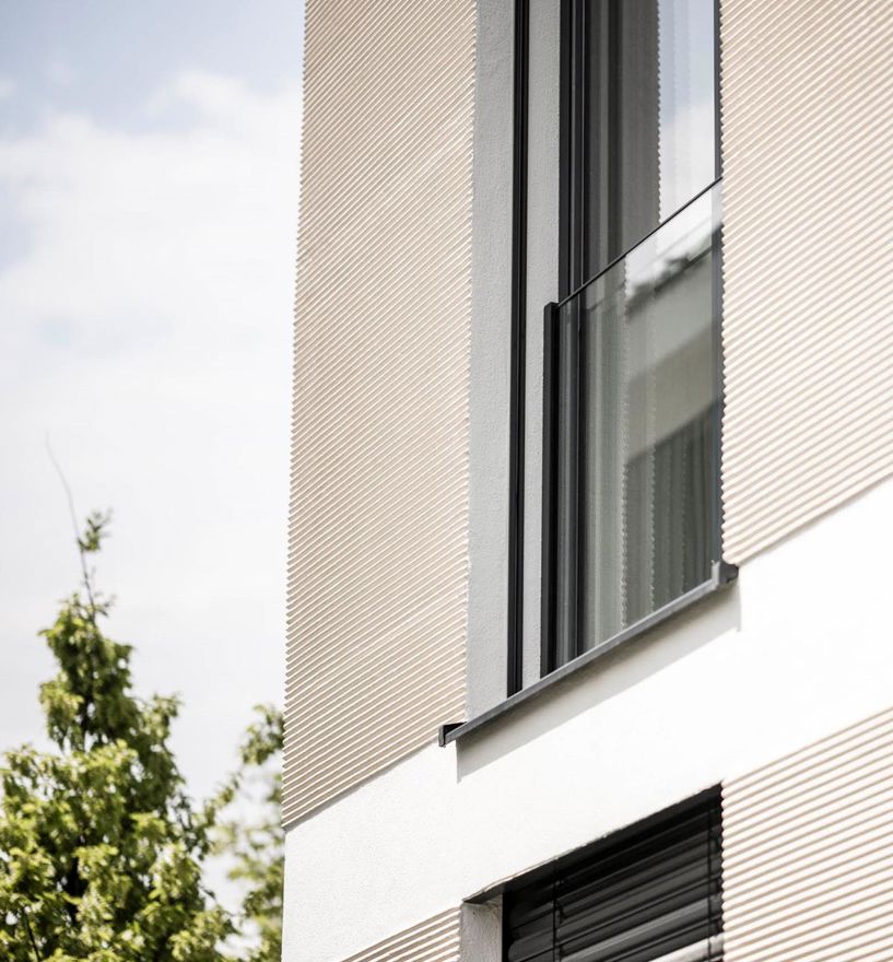Projekt: Wohnbau München - Tip Top Fenster & Systeme - Fenster mit Raffstore und Absturzsicherung aus Südtirol
