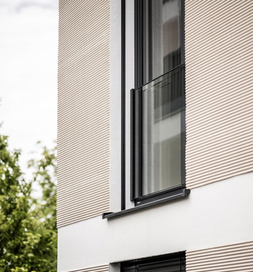 Projekt: Wohnbau München - Tip Top Fenster & Systeme - Fenster mit Raffstore und Absturzsicherung aus Südtirol