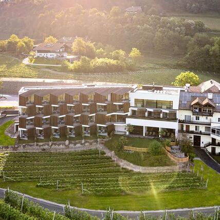Hotel Tenz in den Südtiroler Bergen mit Fenstern und Verglasungen von TIP TOP