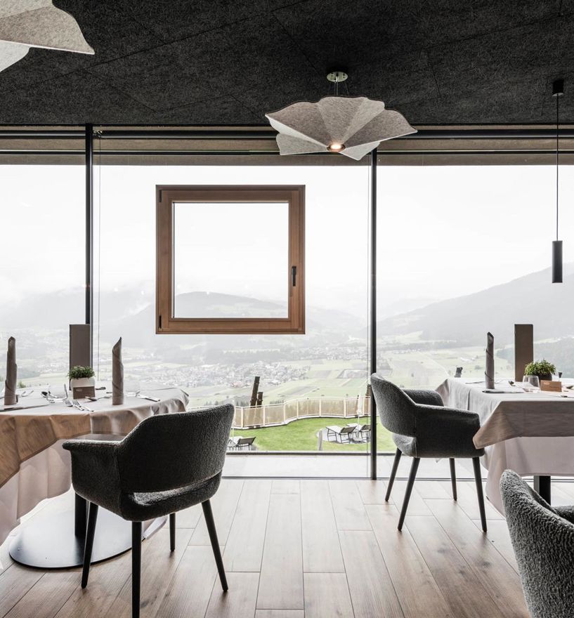 inestra nella vetrocamera CLIMATOP 92 e vetrate frameless per la sala da pranzo