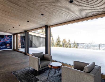 Projekt: Starthaus am Hahnenkamm Kitzbühel - Tip Top Fenster & Systeme - Hebe-Schiebetüren und Verglasungen aus Südtirol