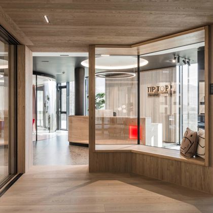 showroom-vahrn-interior-tower-c-hannes-niederkofler-web-8803