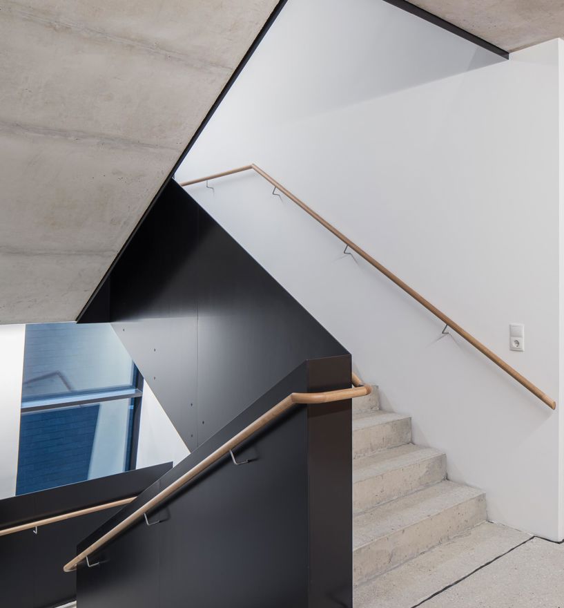 Projekt: Bürogebäude Ötztal Tourismus - Tip Top Fenster & Systeme - Verglasungen und Fenster aus Südtirol