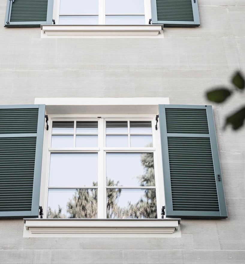 Projekt: Altbausanierung Neumarkt - Tip Top Fenster & Systeme - Fenster mit Sprossen und Jalousien aus Südtirol