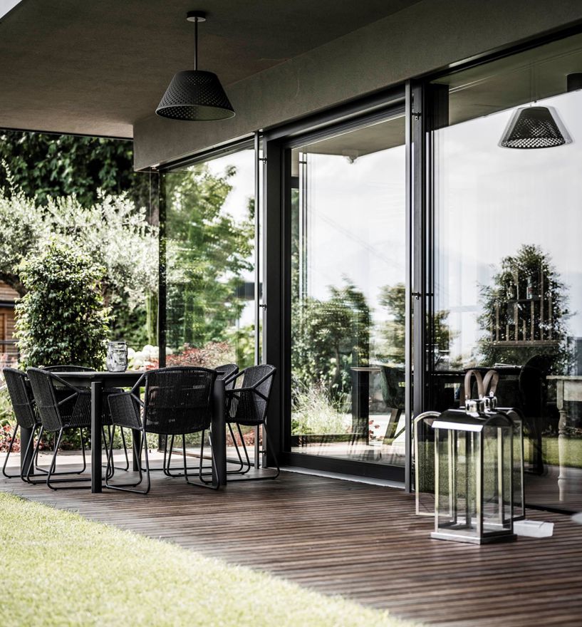 Projekt: Villa Dorf Tirol - Tip Top Fenster & Systeme - Fenster und Verglasungen mit Raffstore aus Südtirol