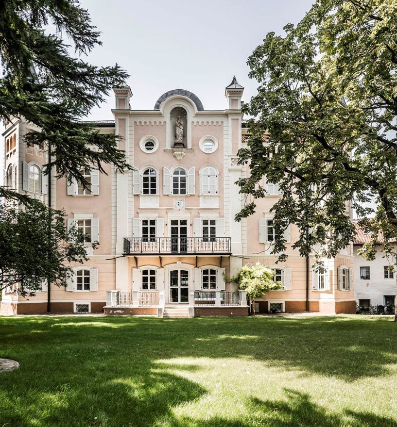 Projekt: Altbausanierung Villa Malfer - Tip Top Fenster & Systeme - Türen und Fenster mit Sprossen aus Südtirol