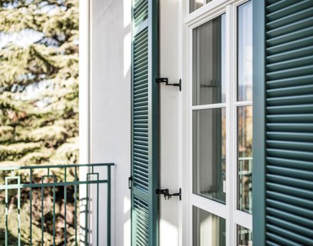 Projekt: Altbausanierung Neumarkt - Tip Top Fenster & Systeme - Fenster mit Sprossen und Jalousien aus Südtirol