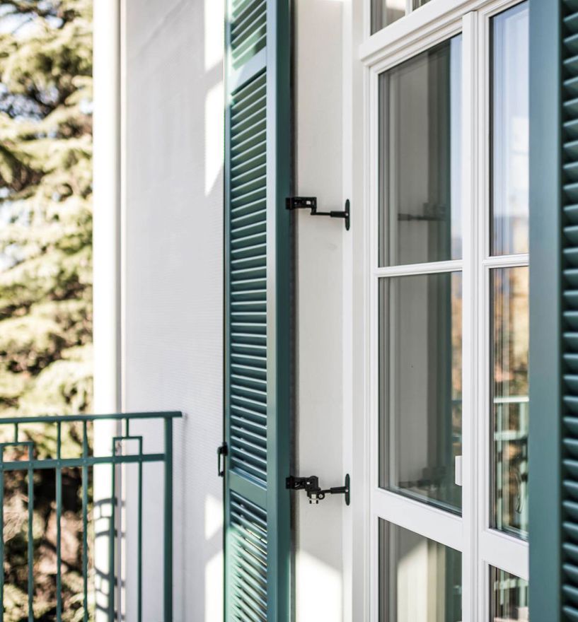 Projekt: Altbausanierung Neumarkt - Tip Top Fenster & Systeme - Fenster mit Sprossen und Jalousien aus Südtirol