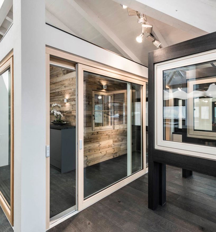 Alcune finestre nello showroom