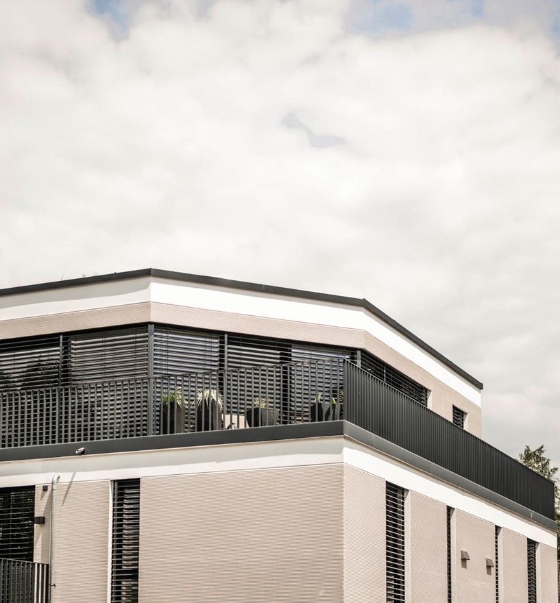 Projekt: Wohnbau München - Tip Top Fenster & Systeme - Fenster mit Raffstore aus Südtirol