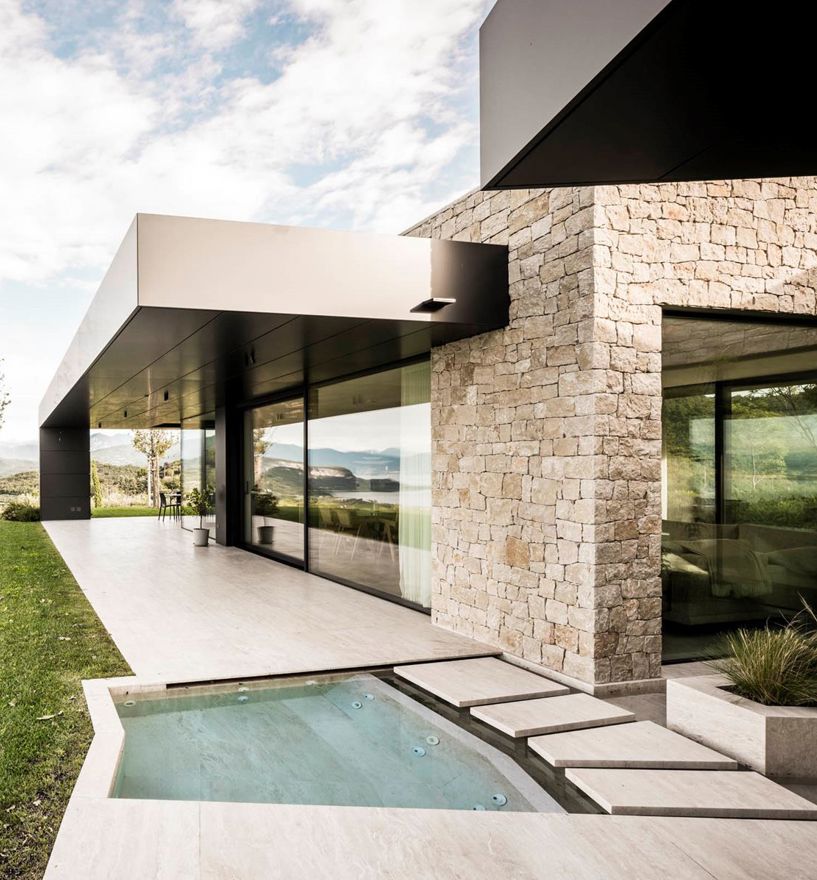 Projekt: Villa am Gardasee - Tip Top Fenster & Systeme - Verglasungen und Fenster aus Südtirol