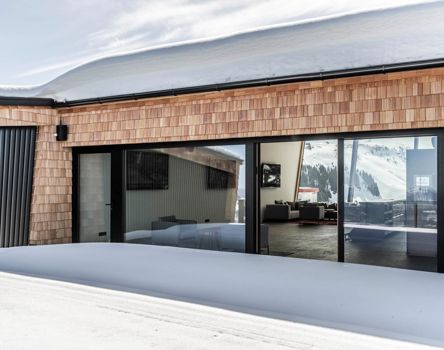 Projekt: Starthaus am Hahnenkamm Kitzbühel - Tip Top Fenster & Systeme - Hebe-Schiebetüren und Verglasungen aus Südtirol