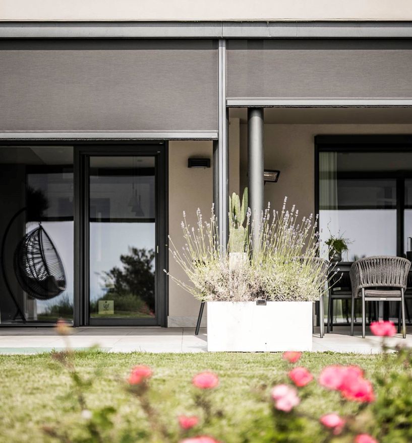 Projekt: Villa am Gardasee - Tip Top Fenster & Systeme - Fenster und Beschattungssysteme aus Südtirol