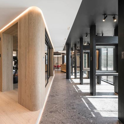 showroom-vahrn-interior-tower-c-hannes-niederkofler-web-2-2