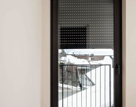 Balkontür mit Rollläden