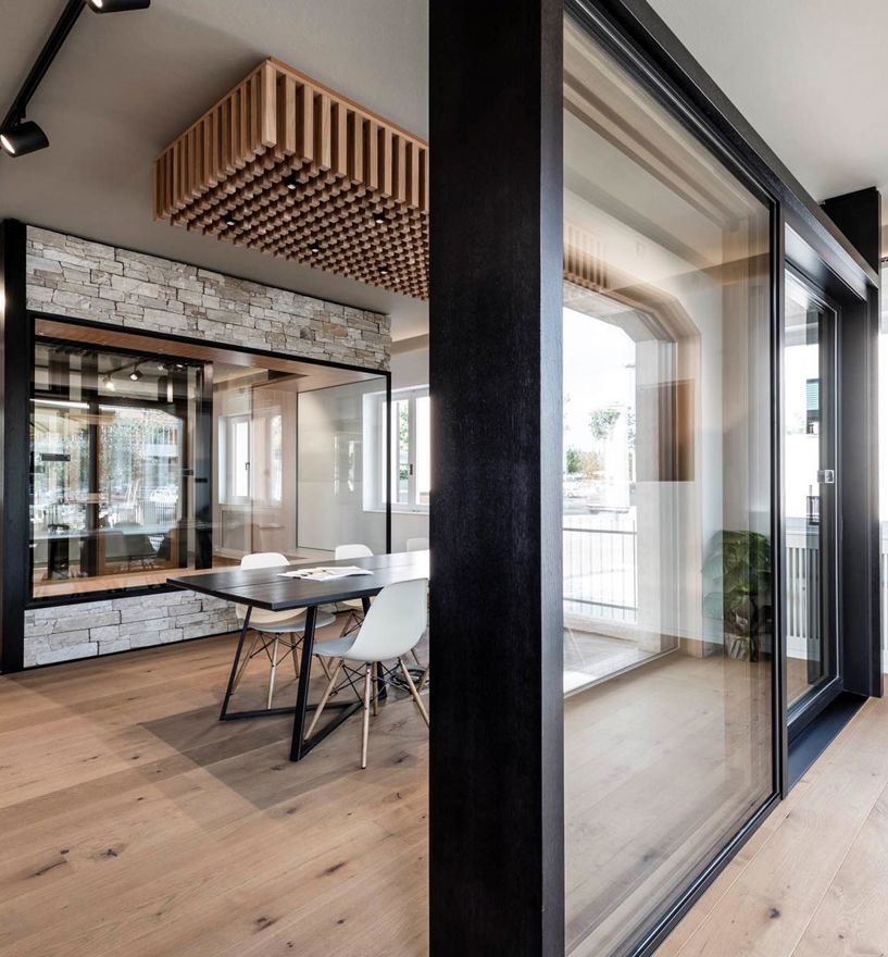 Lo Showroom