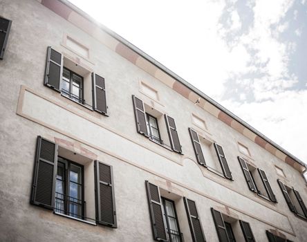 Projekt: Altbausanierung Freyenthurn - Tip Top Fenster & Systeme - Fenster mit Jalousien aus Südtirol