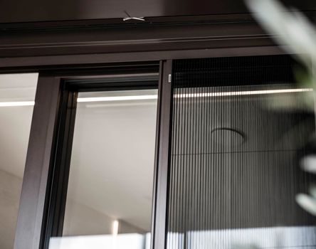 Projekt: Villa Gardasee - Tip Top Fenster & Systeme - Verglasungen, Hebeschiebetüren, Fenster und Beschattung, Haustüren