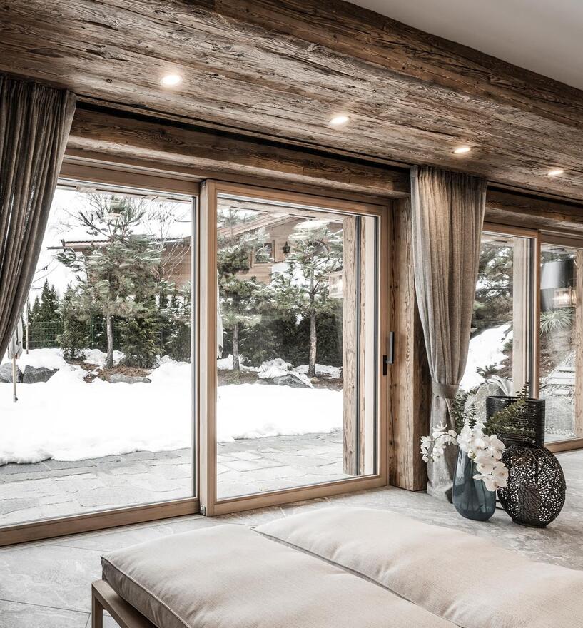 Hebe-Schiebetür CLASSIC in Holz mit Griff Toulon in Schwarz — Tip Top Fenster®