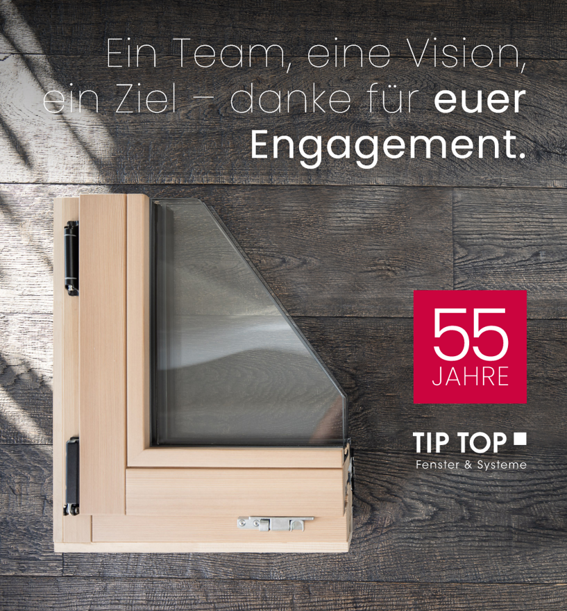 Ein Fenster und die Schrift Ein Team, eine Vision, ein Ziel - danke für euer Engament. Darunter das Logo 55 Jahre Tip Top Fenster & Systeme