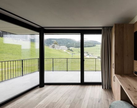 Projekt: Hotel Oberlechner PURVITA Meransen - Tip Top Fenster & Systeme - Türen, Verglasungen und Fenster im Glas