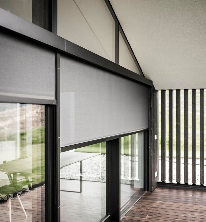 Projekt: Wohnhaus Eisacktal - Tip Top Fenster & Systeme - Verglasungen mit Zip-Beschattung und Fenster aus Südtirol