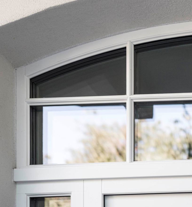 Projekt: Altbausanierung Neumarkt - Tip Top Fenster & Systeme - Fenster mit Sprossen und Jalousien aus Südtirol