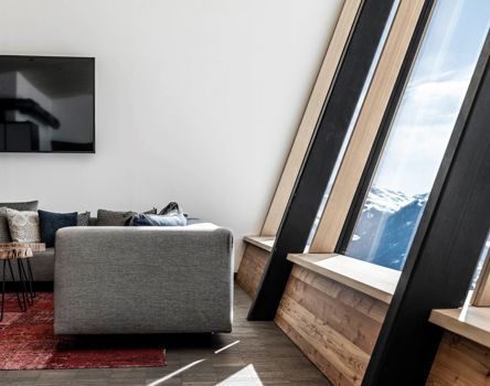 Projekt: Starthaus am Hahnenkamm Kitzbühel - Tip Top Fenster & Systeme - Hebe-Schiebetüren und Verglasungen aus Südtirol