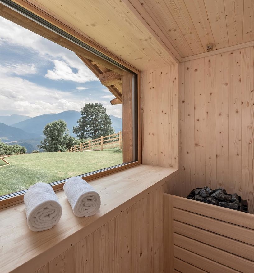 Projekt: Dilia Dolomites Spinges - Tip Top Fenster & Systeme - Verglasungen und Fenster Sauna
