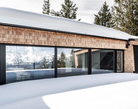 Projekt: Starthaus am Hahnenkamm Kitzbühel - Tip Top Fenster & Systeme - Hebe-Schiebetüren und Verglasungen aus Südtirol