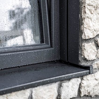 Zubehör für Fenster: Eine Fensterbank für den Außenbereich