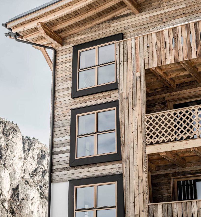 Projekt: Wohnhaus Gröden - Tip Top Fenster & Systeme - Türen und Fenster mit Sprossen aus Südtirol