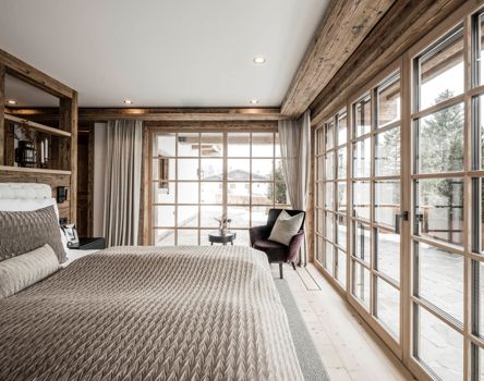 Projekt: Privat Kitzbühel - Tip Top Fenster & Systeme - Hebe-Schiebetüren und Fenster mit Sprossen aus Südtirol