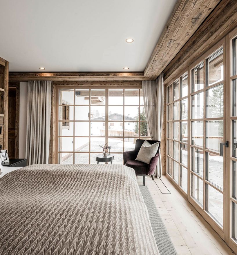 Projekt: Privat Kitzbühel - Tip Top Fenster & Systeme - Hebe-Schiebetüren und Fenster mit Sprossen aus Südtirol