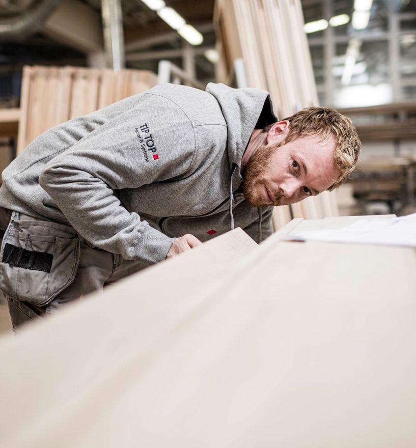 Ein Mitarbeiter bei der Arbeit