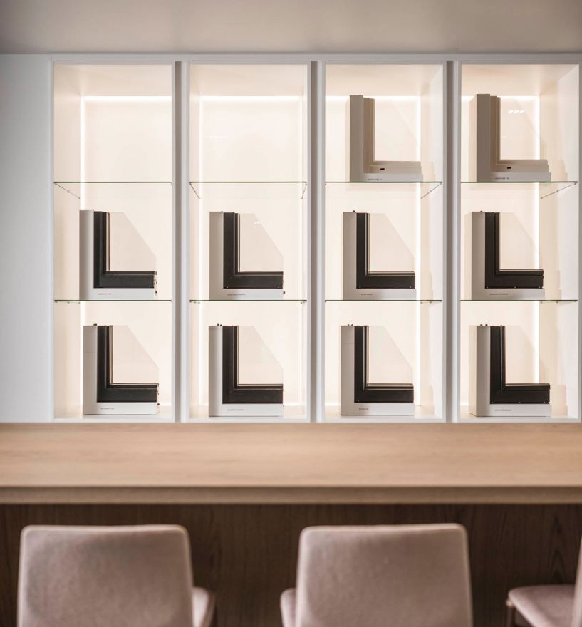 showroom-vahrn-interior-tower-c-h-niederkofler-8968-8968