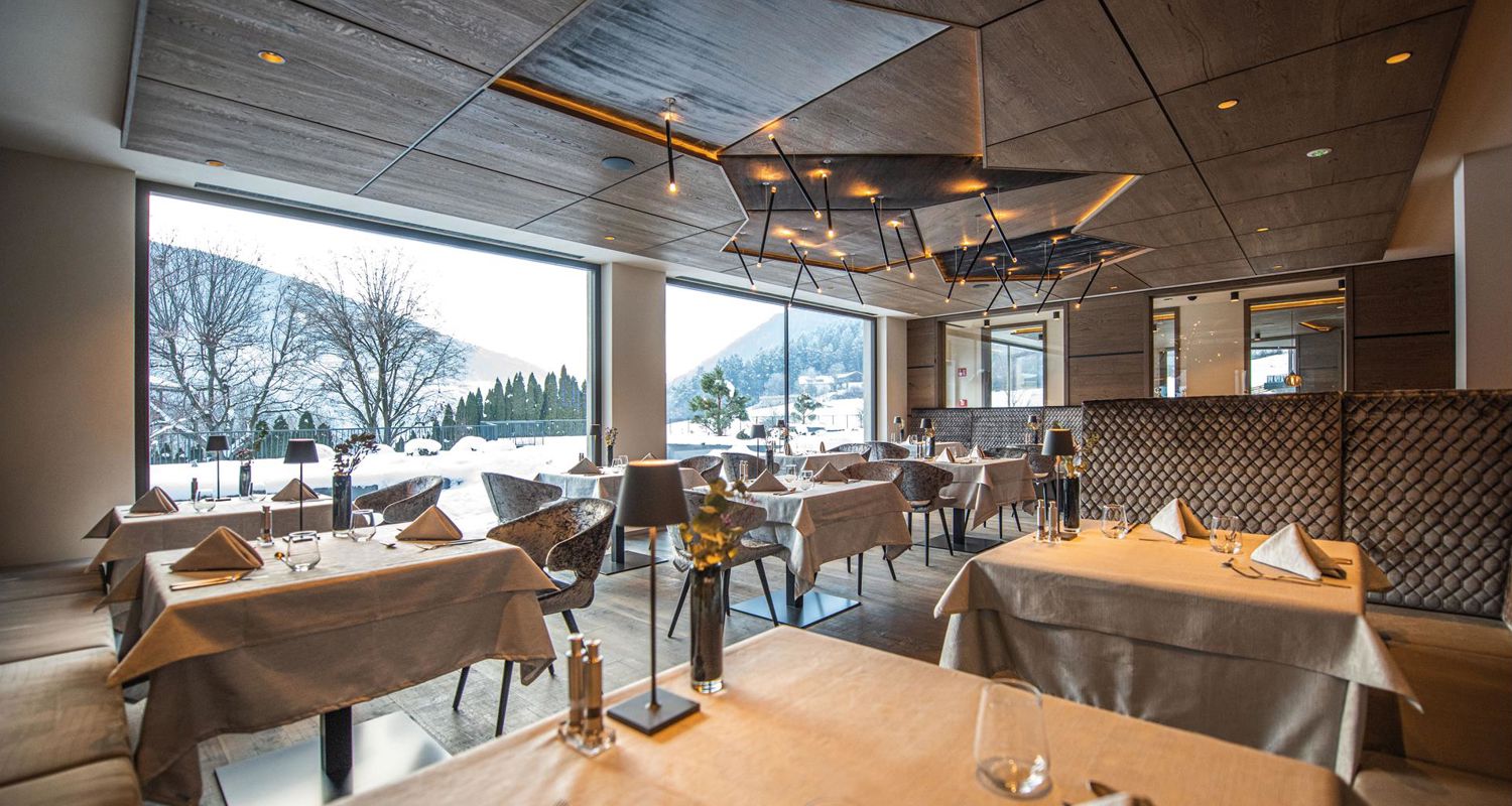 Projekt_Leitgam_Luxury_Hotel_for_two_c-rotwild-speisesaal-2923