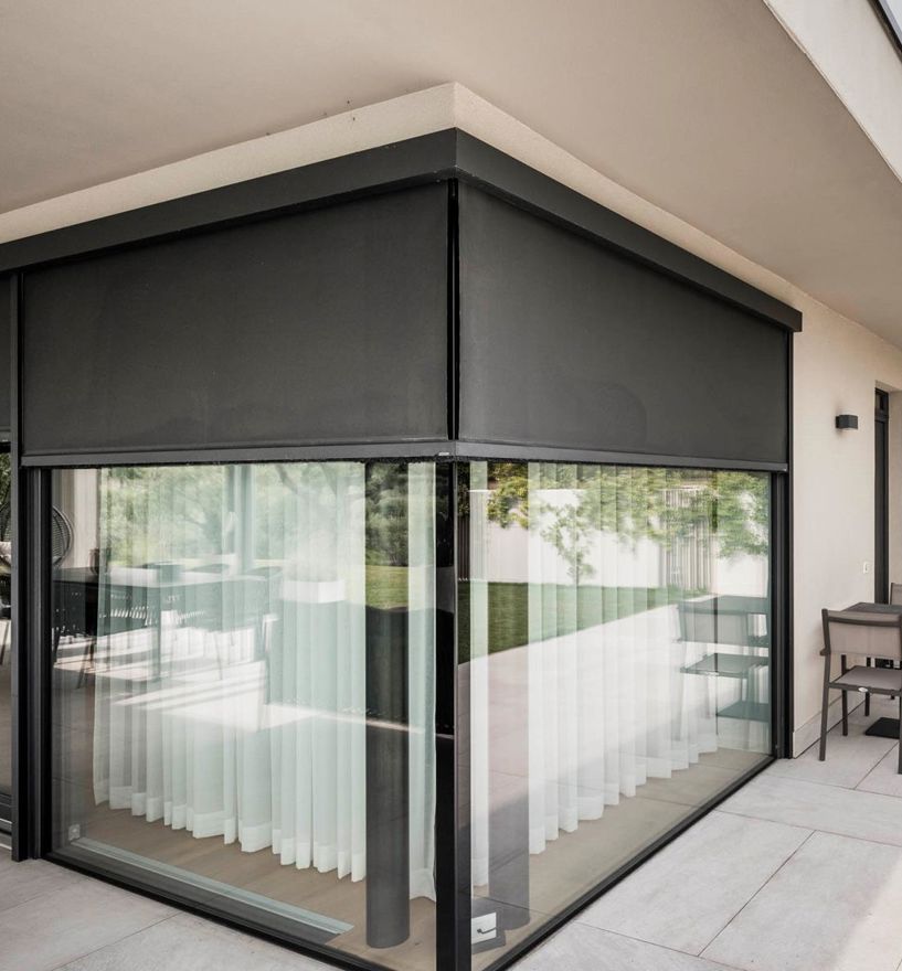 L'accesso ad una terrazza in vetro