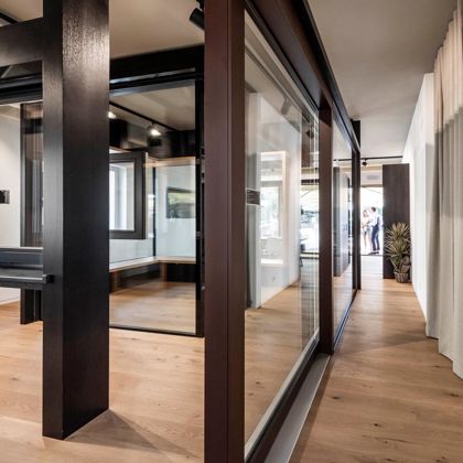 Alcune finestre nello showroom