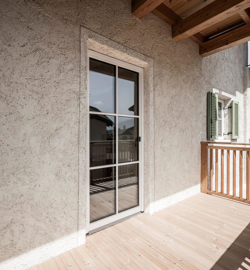 Projekt: Altbausanierung Tramin - Tip Top Fenster & Systeme - Türen und Fenster mit Jalousien aus Südtirol