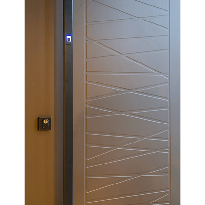Una porta d'ingresso con fingerscan