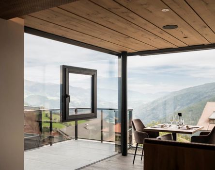 Projekt: Hotel Oberlechner PURVITA Meransen - Tip Top Fenster & Systeme - Türen, Verglasungen und Fenster im Glas