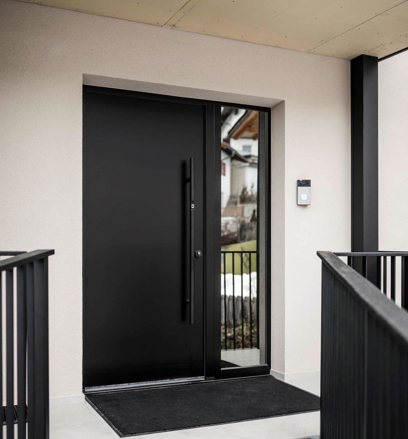 Individuelle Haustür mit Fingerprint im Türgriff (keyless)