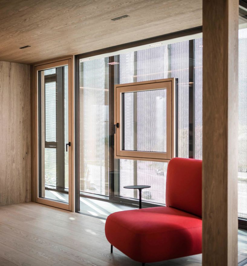 showroom-vahrn-interior-tower-c-hannes-niederkofler-web-8949