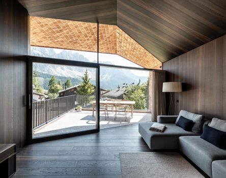 L'accesso vetrato ad una terrazza con porta alzante scorrevole Deluxe