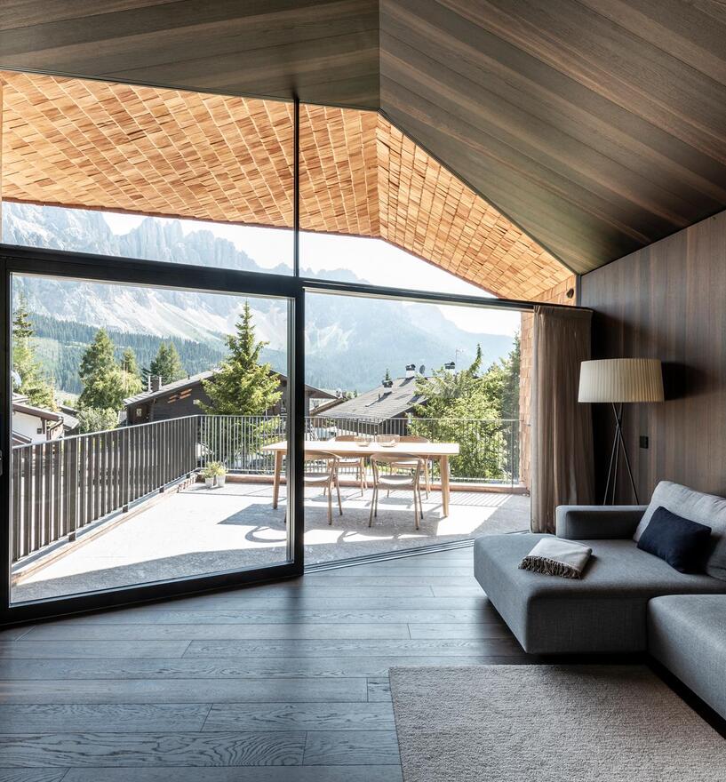 Der verglaste Zugang zu einer Terrasse mit Hebe-Schiebetür Deluxe