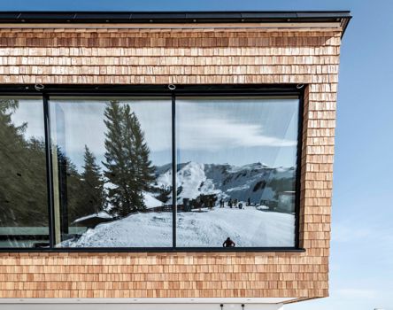 Projekt: Starthaus am Hahnenkamm Kitzbühel - Tip Top Fenster & Systeme - Hebe-Schiebetüren und Verglasungen aus Südtirol