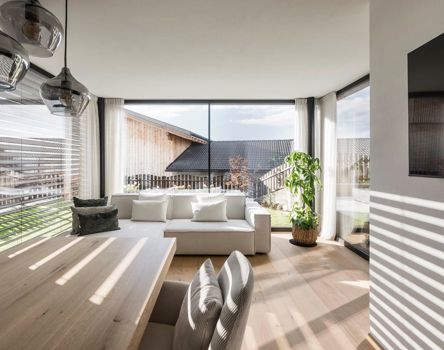 Projekt: Wohnhaus Meransen - Tip Top Fenster & Systeme - Fenster und Beschattung