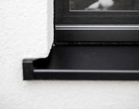 Holz-Alu-Fenster von Tip Top Fenster mit Insektenschutz