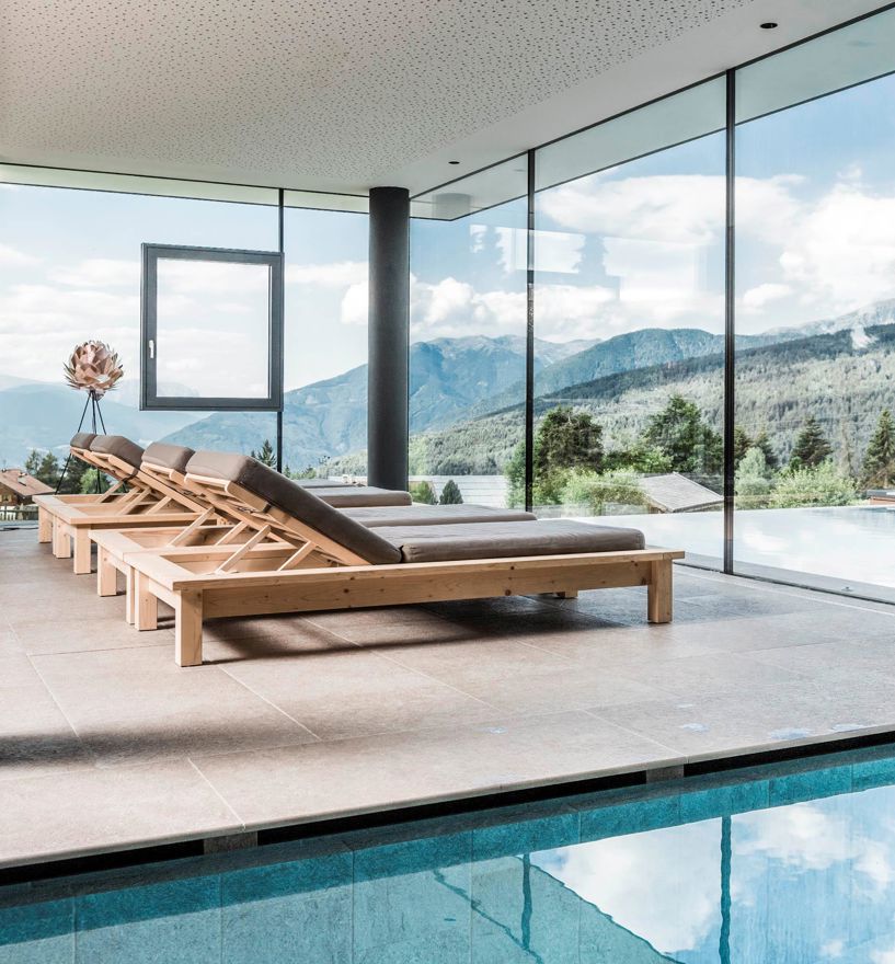 Projekt: GenießerHotel Sonnenberg Meransen - Tip Top Fenster & Systeme - Verglasungen und Fenster im Glas Wellness Pool